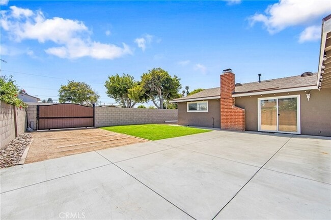 Building Photo - 5892 Meadowlark Dr