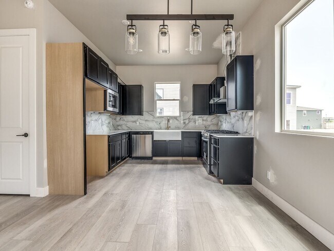 Building Photo - Beautiful New Construction Home in Edmond/...