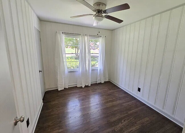 Building Photo - 2863 Catalina Dr