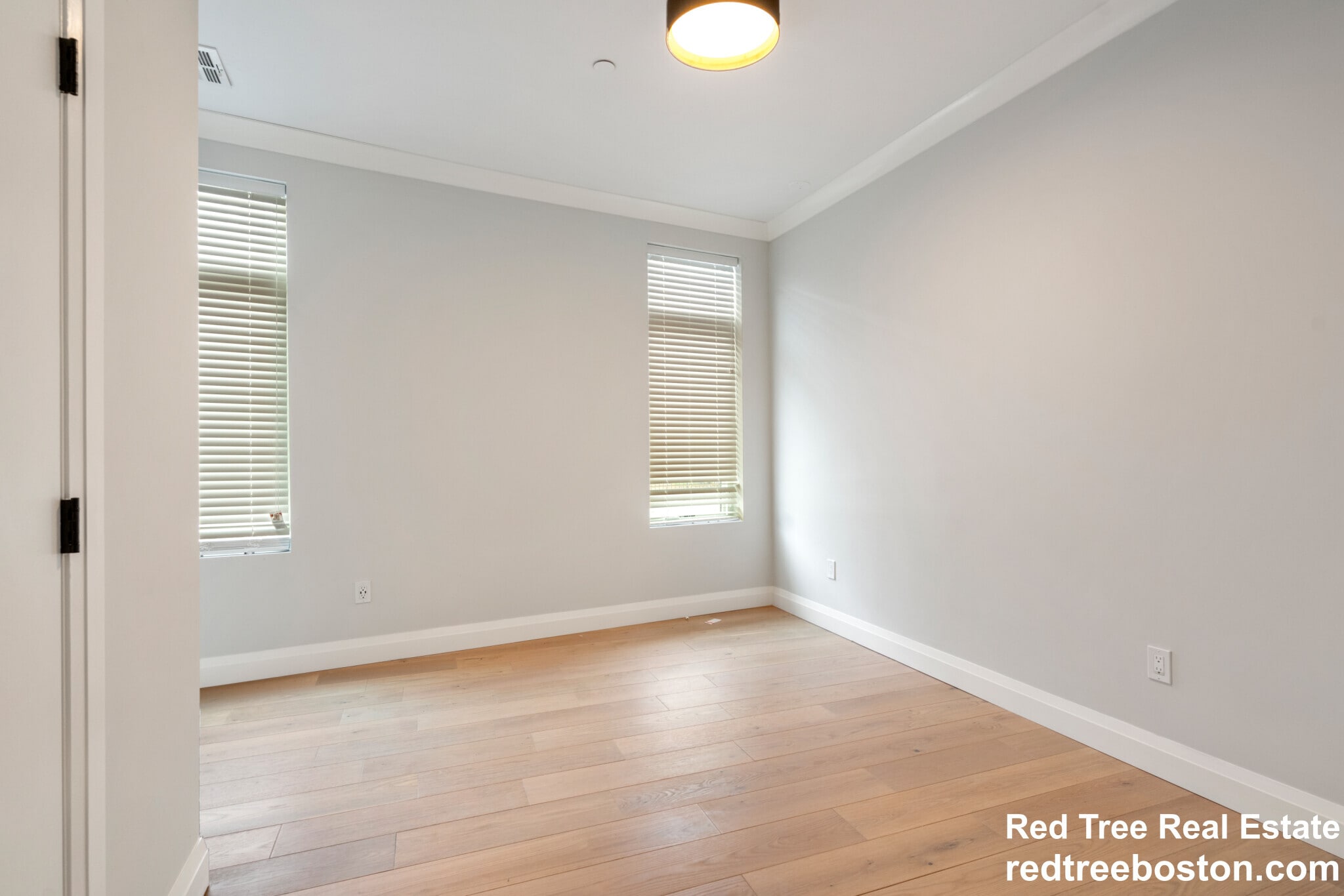 Building Photo - 142 Pleasant St