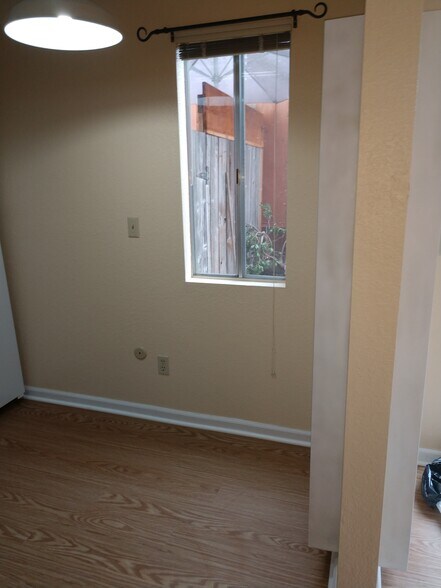 dinette - 196 Alturas Way