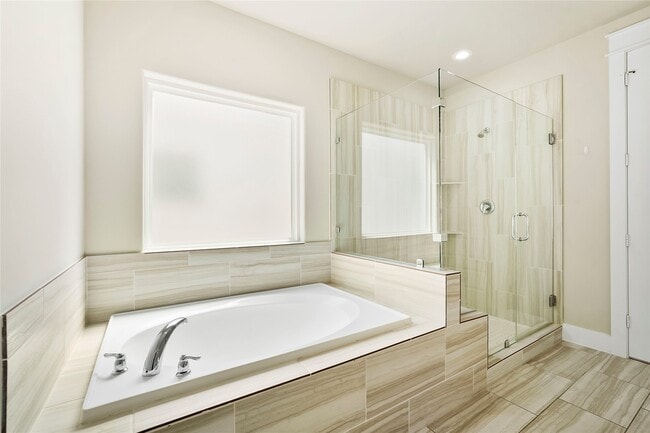 Building Photo - 2509 Des Chaumes St