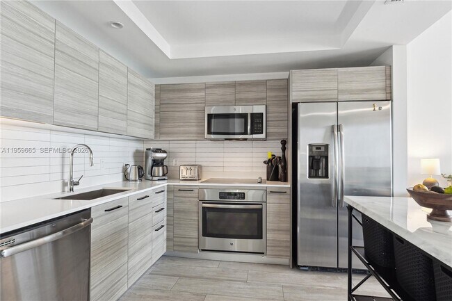 Building Photo - 121 NE 34th St