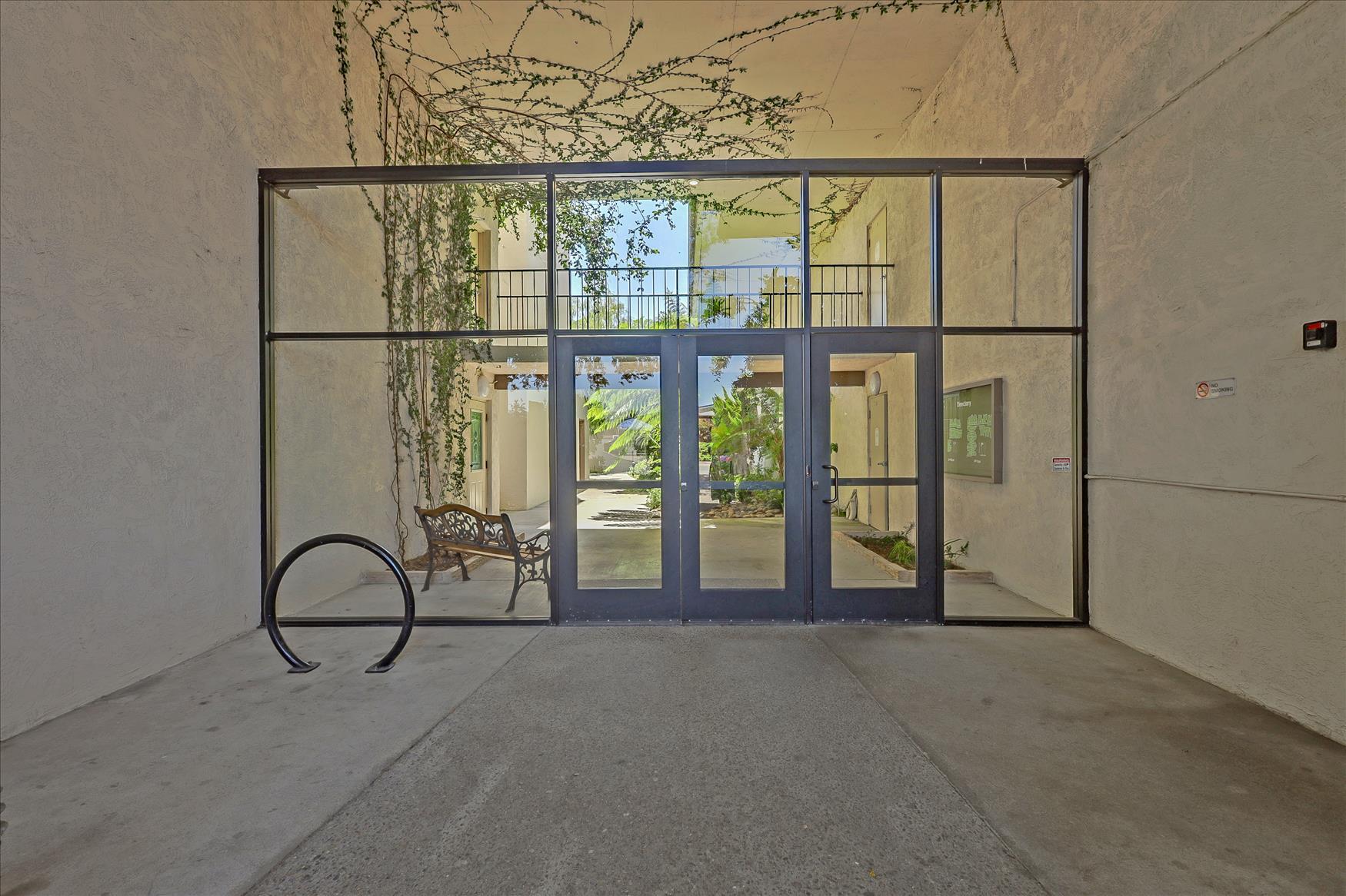 Building Photo - 2101 Shoreline