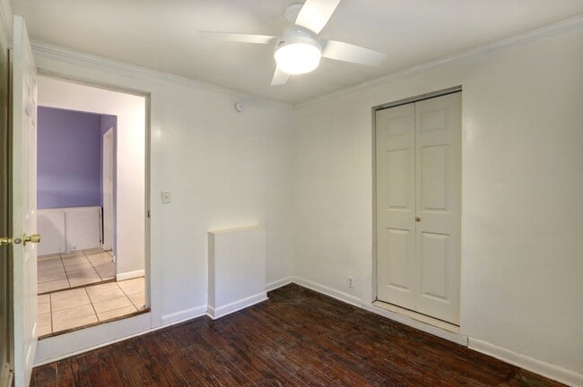 Building Photo - 4 Bedroom house---walk to Forsyth in 15 minutes