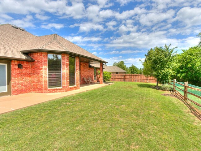 Building Photo - Stunning Coffee Creek Home