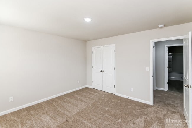 Building Photo - 139 Spring Knoll Dr