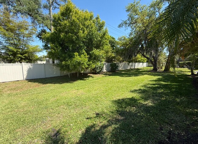 Building Photo - 6331 Yellow Wood Pl