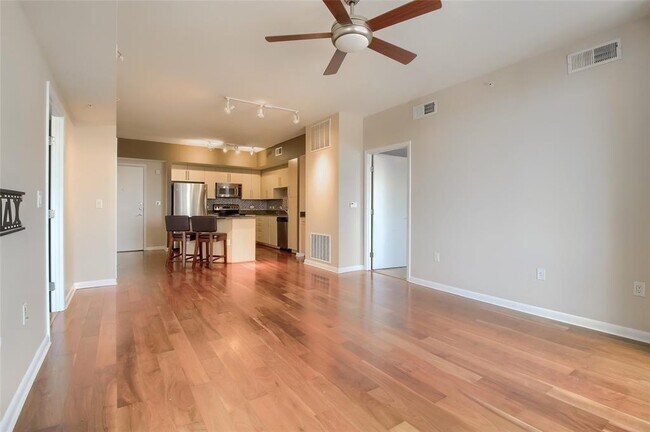 Building Photo - 54 Rainey St