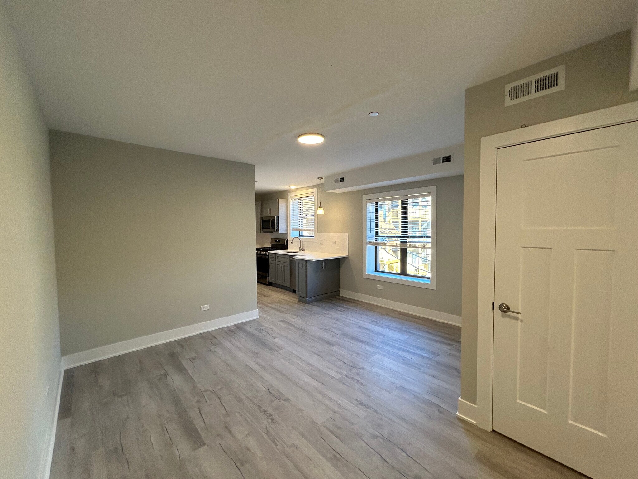 Building Photo - 1131 Oak Ave