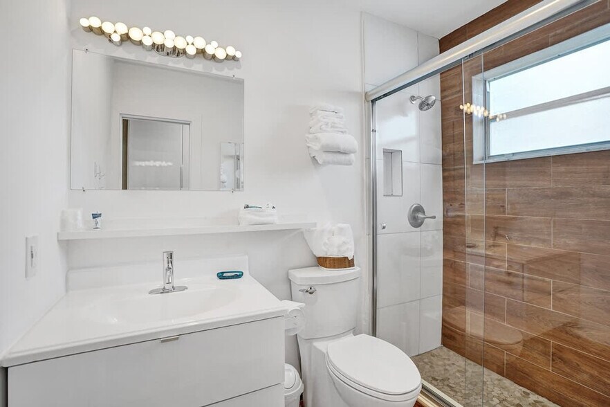 Building Photo - 3215 NE 7th St