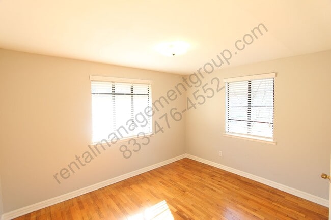 Building Photo - 448 20th Ave S