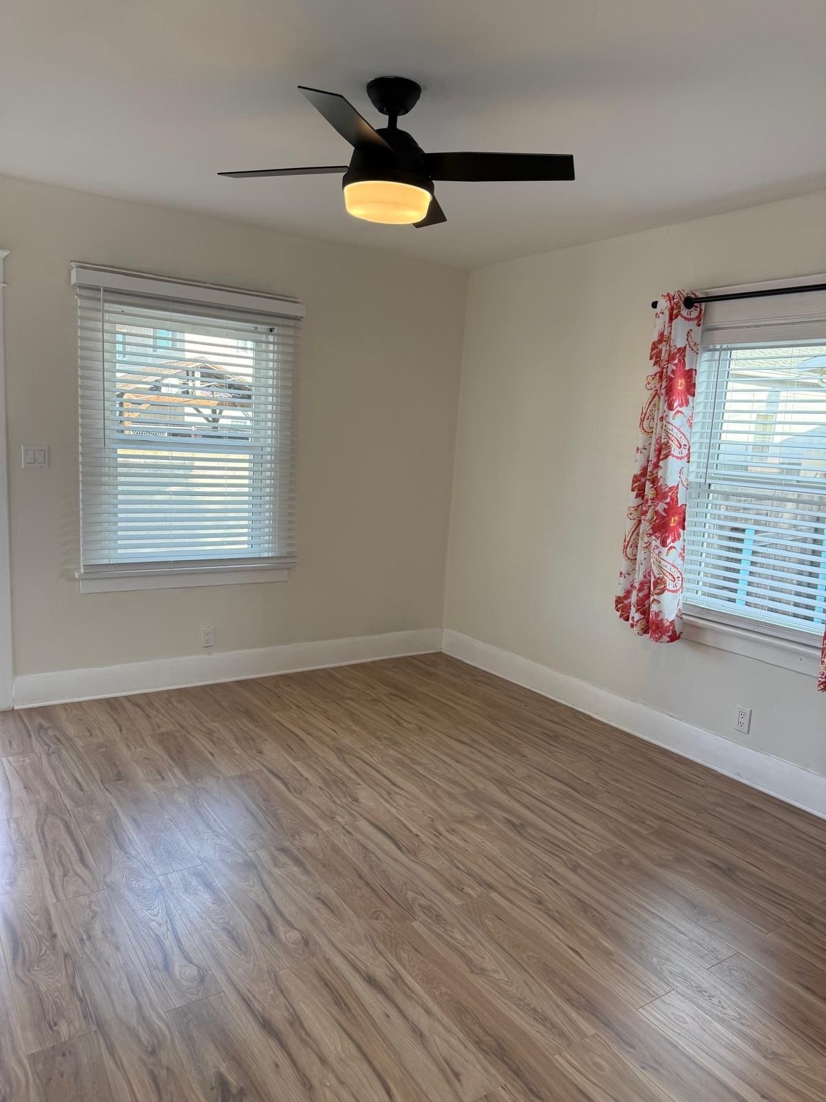 New paint, tile, and laminate wood flooring - 346 -348 1/2 W Sepulveda Street