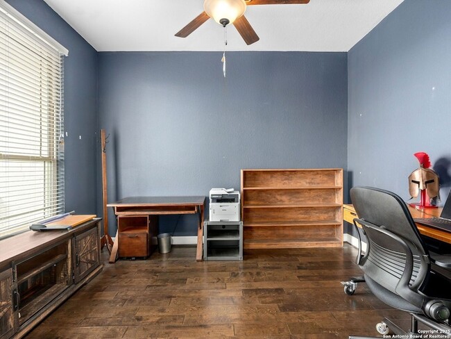 Building Photo - 1714 Kosmas Dr