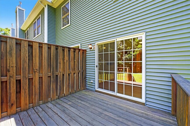 Building Photo - 295 Pinebrook Dr