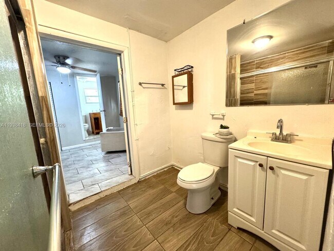 Building Photo - 465 NE 157th Ter