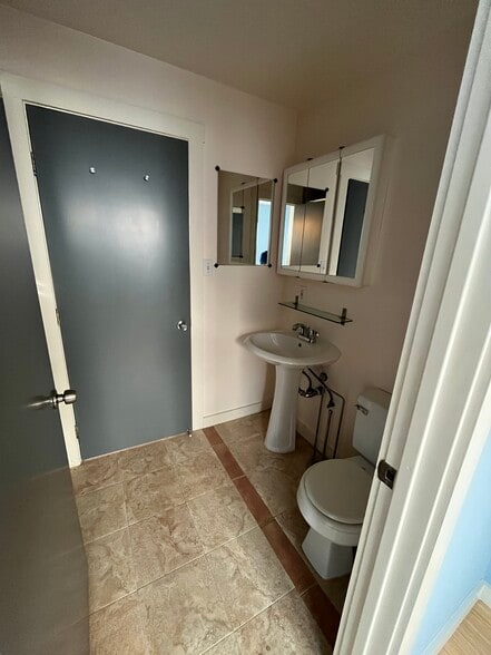 full bathroom with shower tub - 426 Casanova St