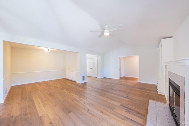 Building Photo - 1100 Princeton Dr