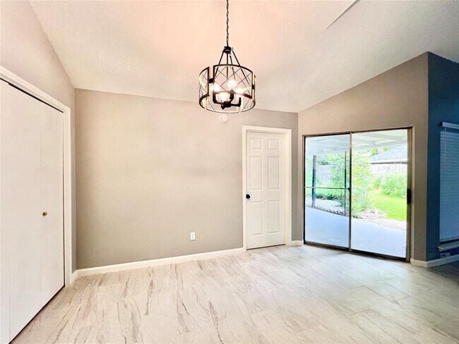 Building Photo - 15543 Scenic Haven Dr