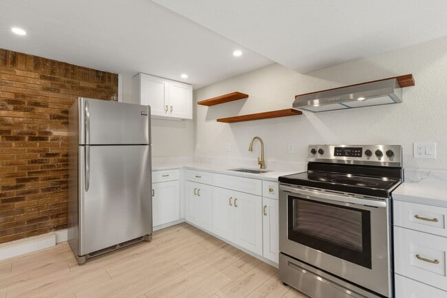 Building Photo - Bright & Beautiful Foothills Home Just Minutes from Downtown Boulder