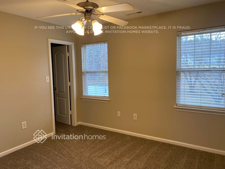 Building Photo - 441 Amir Cir