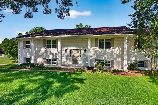 Building Photo - 9512 Heathwood Dr