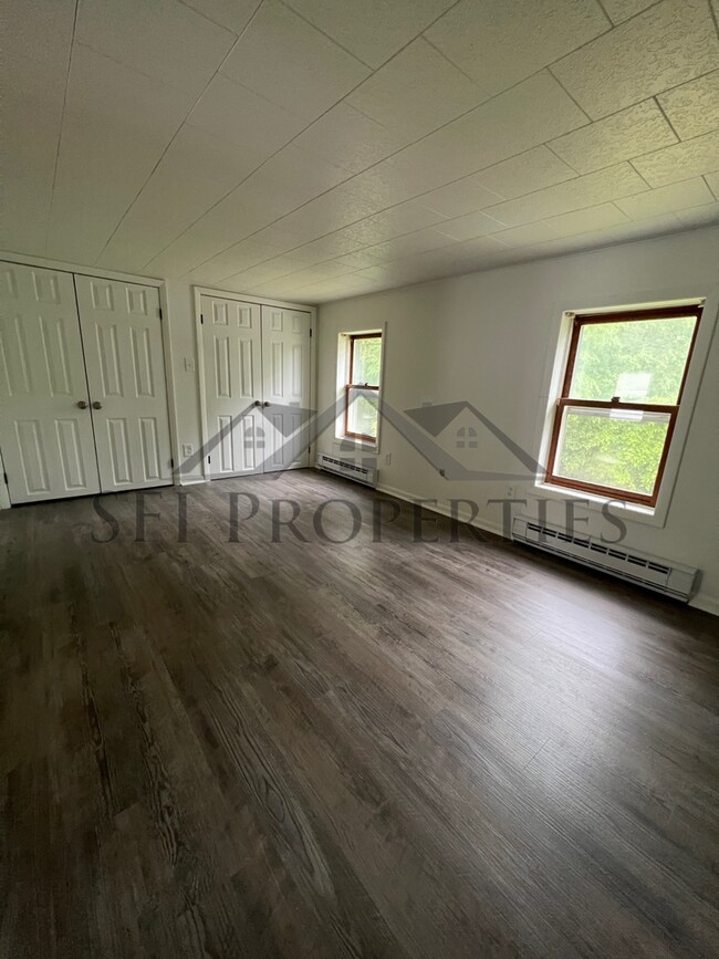 Building Photo - Lee6-8