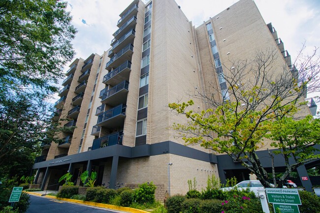 Building Photo - Upscale 1BR/1BA Condo with Balcony & City ...