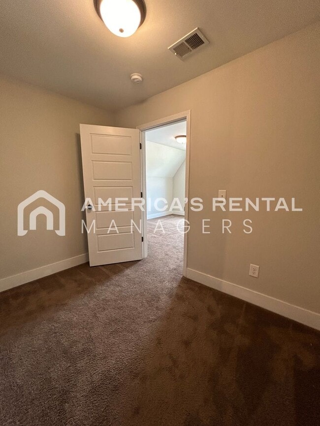 Building Photo - Spacious Home for Rent in Calera! View with 48 Hours Notice!