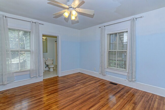 Building Photo - 2Br/2Bth House Walking Distance to Carolin...