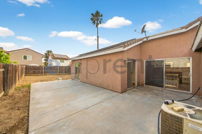 Building Photo - 14359 Parkwood Dr