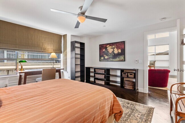 Building Photo - Large Updated SoMa Apartment!