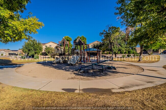 Building Photo - Beautiful split floorplan in a great neigh...