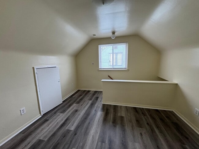 Building Photo - 14824 Myola Ave