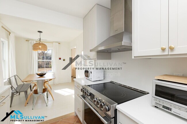 Building Photo - 1803 Hillcrest Dr