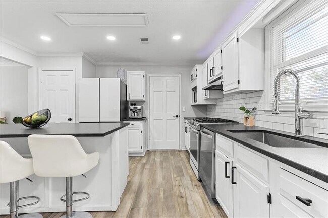 Building Photo - 1646 Desford Ct SW