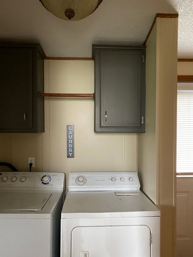 Building Photo - Two Bedroom 1 Bath Mobile