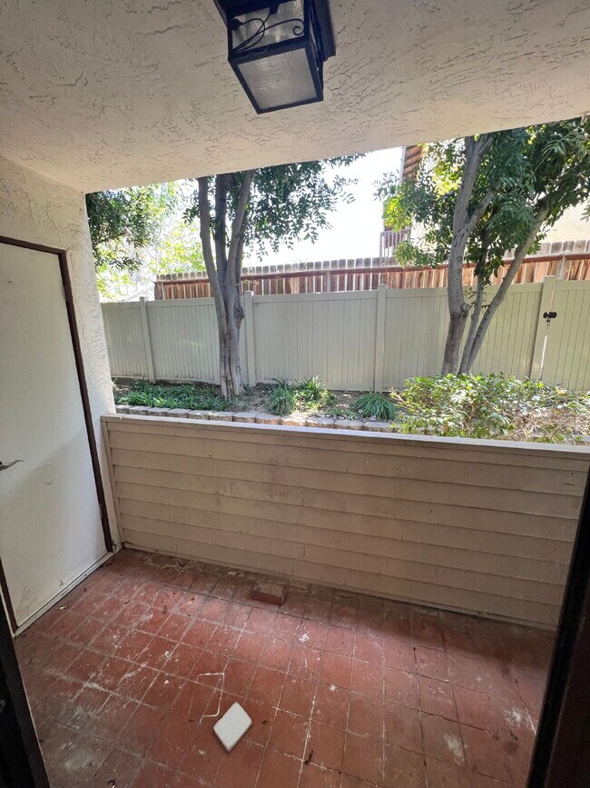 Building Photo - $2,300 - 2 Bed / 1 Bath Condo in El Cajon