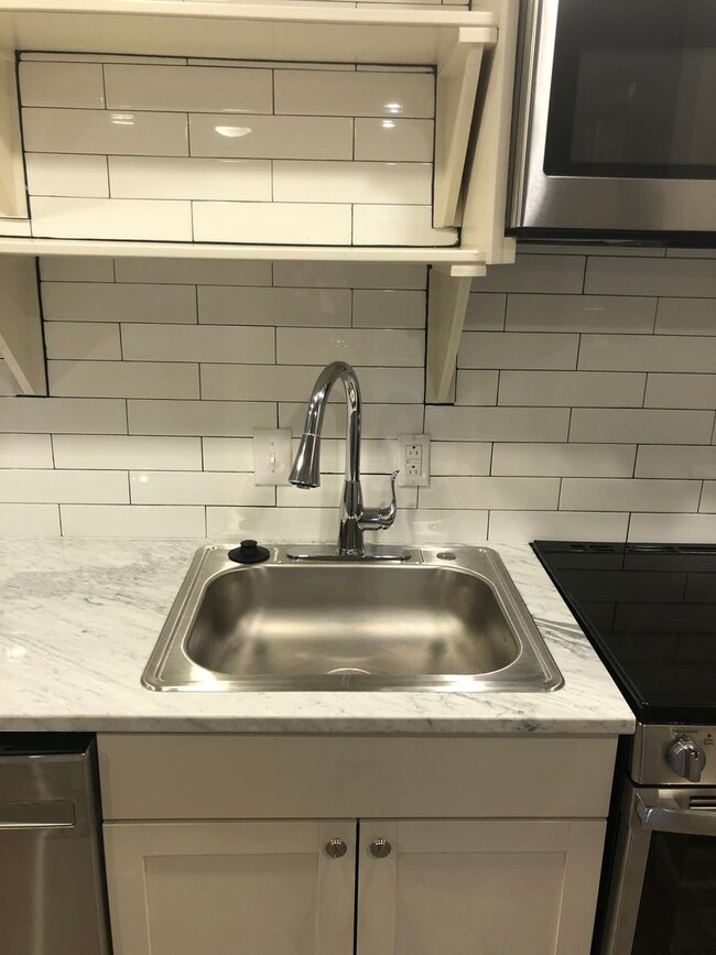 Building Photo - Newly remodeled in 2023!  1 bed, 1 bath, ALL appliances!