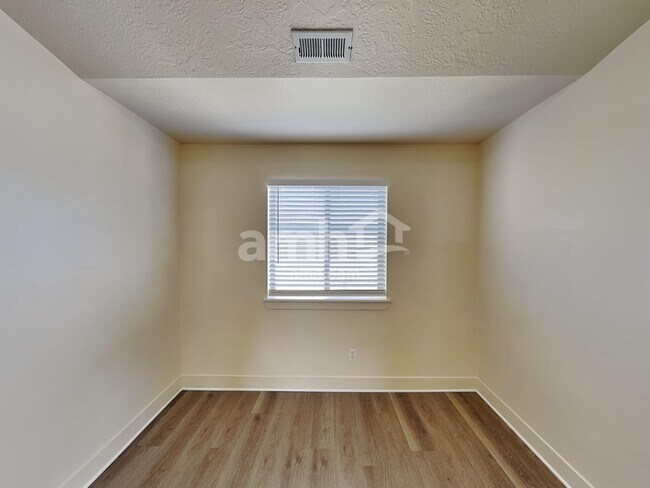 Building Photo - 4792 Addison Ave