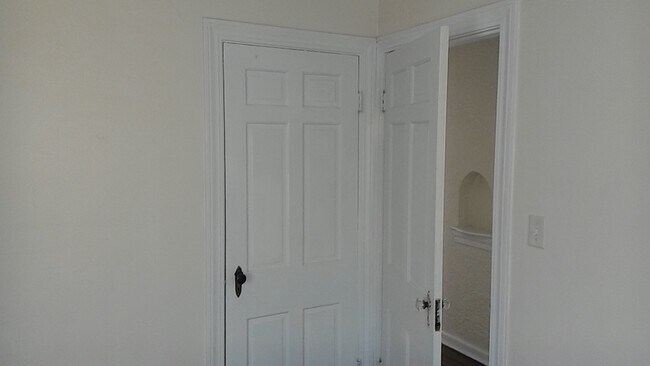 Building Photo - DAYTON, OH - SINGLE HOME - 2 BED, 1 BATH - $825