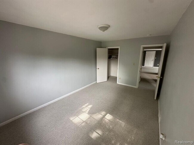 Building Photo - 487 N Eton St