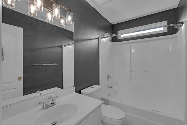 Building Photo - 710 Ray Ave