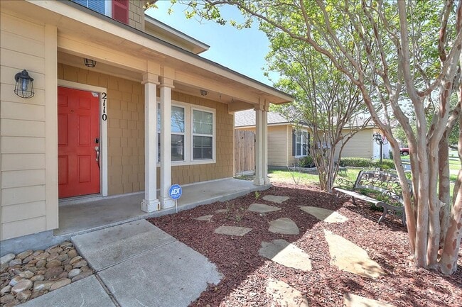 Building Photo - 2110 Encino Dr