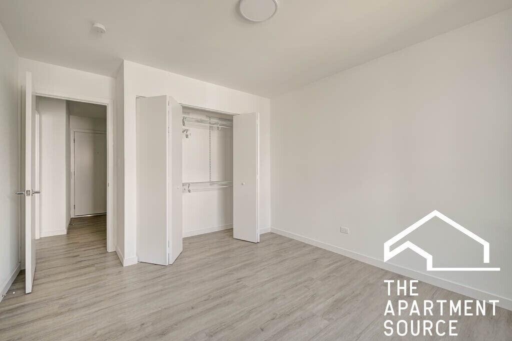 Building Photo - 7521 N Sheridan Rd