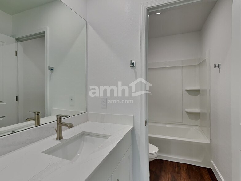 Building Photo - 17134 W Lawrence Ln