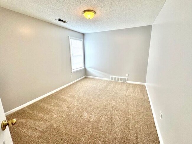 Building Photo - Move In Special! Now Leasing a Recently Re...