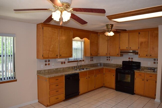 Building Photo - 333 Gawain Ct