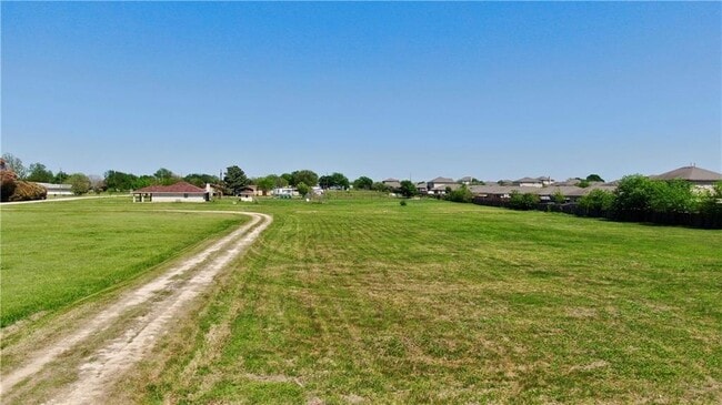 Building Photo - 211 Tate Ln