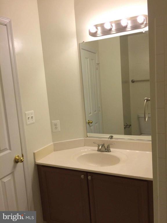 Building Photo - 4653 Lambert Dr